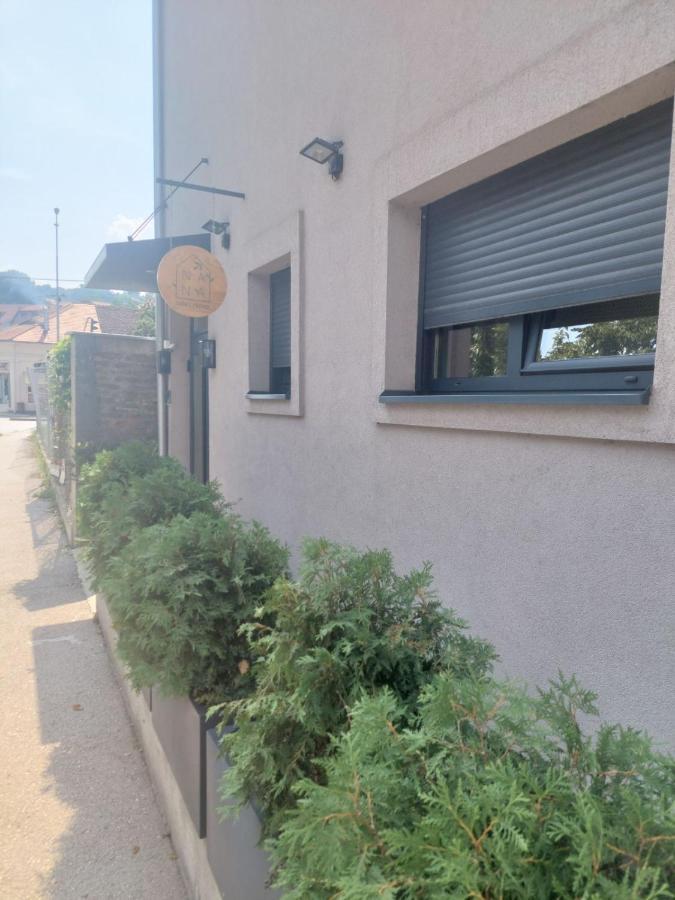 Nana / Sobe & Apartmani ヴァリェヴォ エクステリア 写真